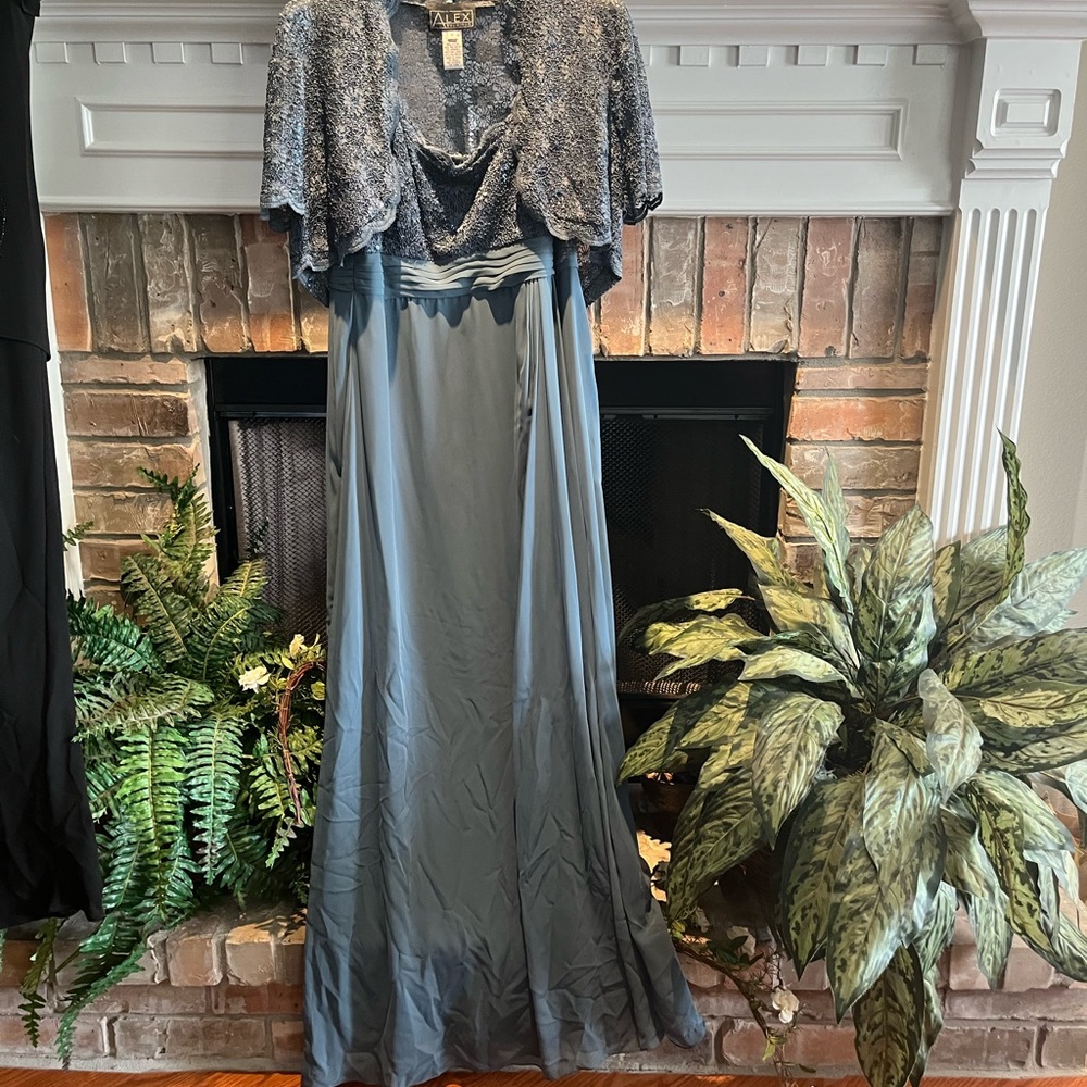 Elegant Turquoise Gown with short Shawl